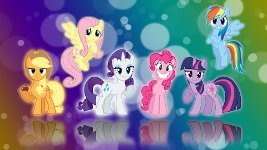 1. Twilight Sparkle – jednorožec (alicorn) (Twilight Sparkle) – má element magie. Je sečtělá a vždy posílá dopisy princezně Celestii (jejím znakem je pěticípá hvězda s tečkami) 5. Pinkie Pie – poník (Pinkie Pie) – má element smíchu. Je mistryní večírků a miluje zábavu (jejím znakem je jeden žlutý a 2 modré balónky) 2. Rainbow Dash – pegas – (Rainbow Dash) – má element loajality. Ovládá počasí a je atletická (jejím znakem je mrak s duhou (tříbarevný blesk udeřící z mraku)) 3. Fluttershy – pegas – (Fluttershy) – má element laskavosti. Miluje rozhovory se zvířaty (jejím znakem jsou tři motýli)
![